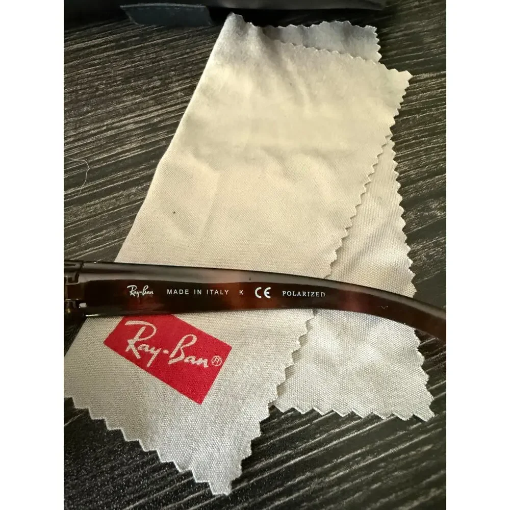 Rayban comes case